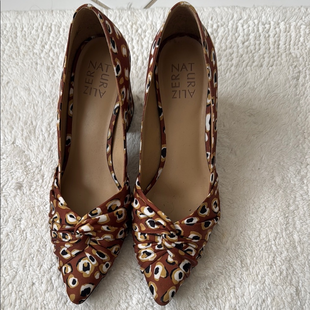 Naturalizer Brown Heels with Pointed Toe and Block Heel